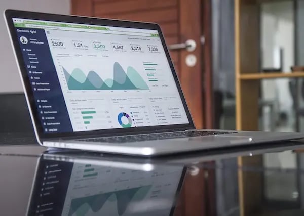 Laptop on table by Carlos-Muza unsplash